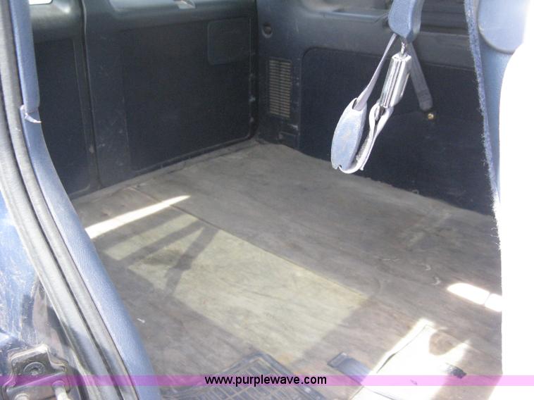 image for item G8268 1999 Chevrolet Astro van