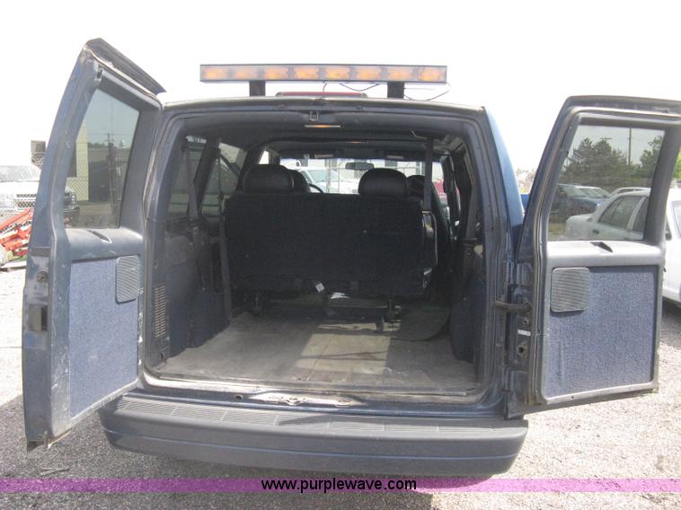 image for item G8268 1999 Chevrolet Astro van