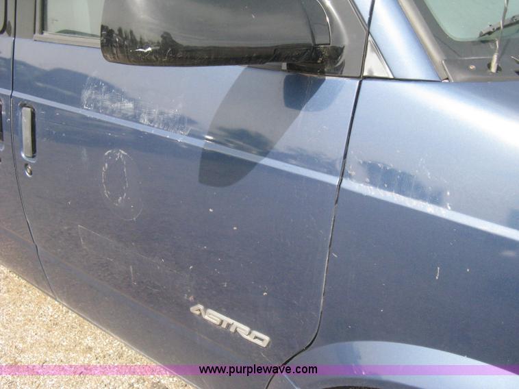 image for item G8268 1999 Chevrolet Astro van