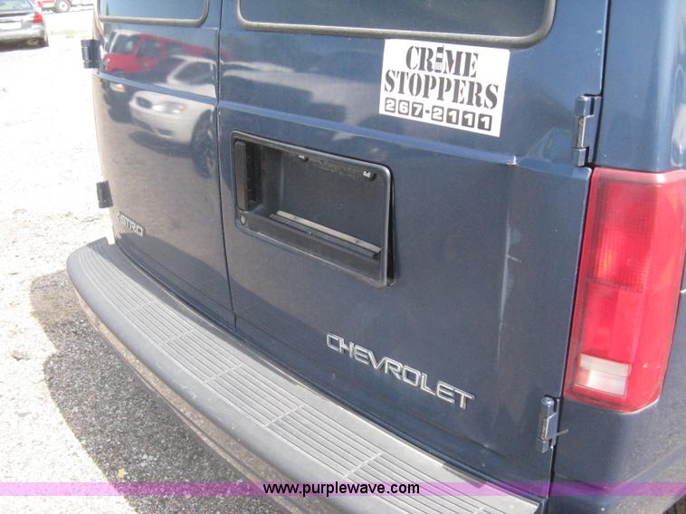 image for item G8268 1999 Chevrolet Astro van