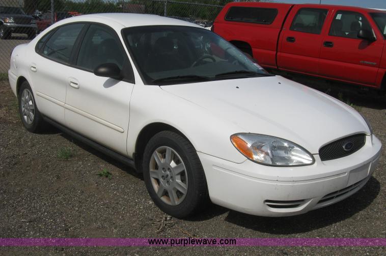 image for item G8270 2005 Ford Taurus SE