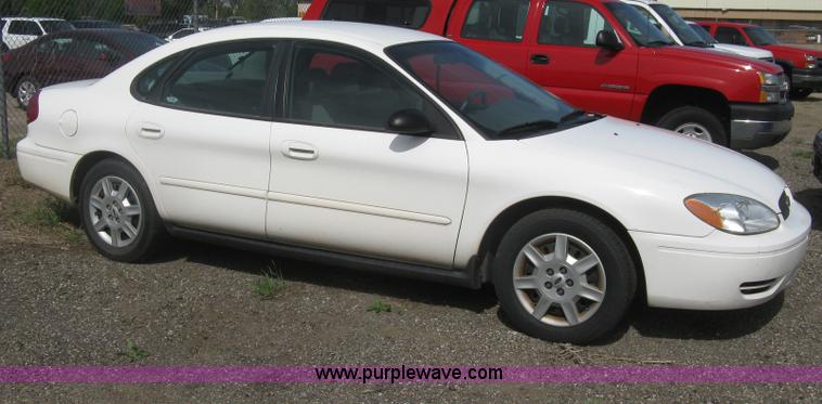 image for item G8270 2005 Ford Taurus SE