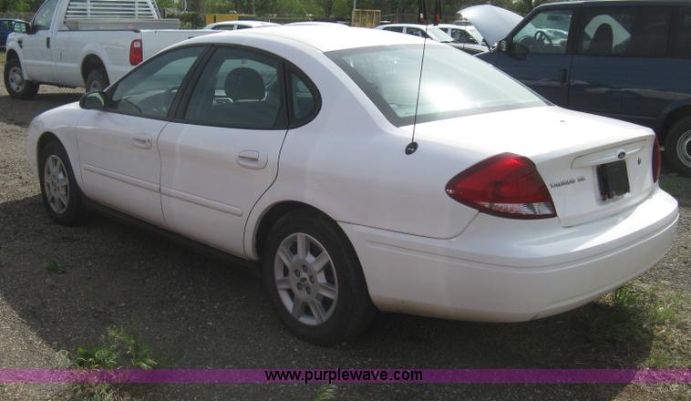 image for item G8270 2005 Ford Taurus SE