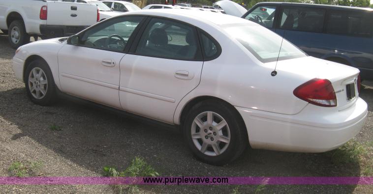 image for item G8270 2005 Ford Taurus SE