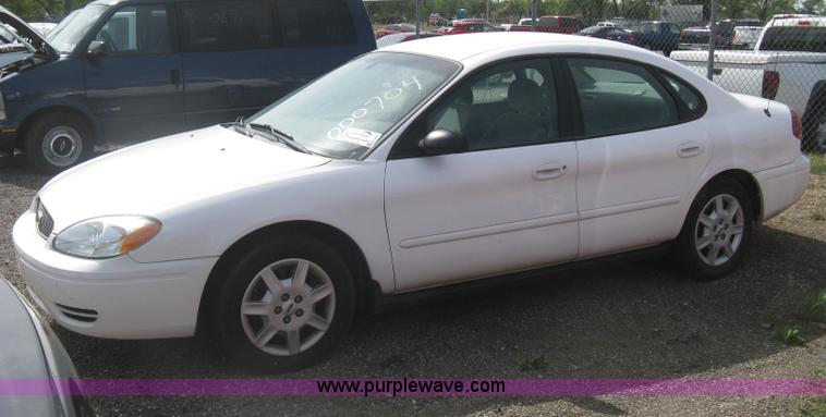 image for item G8270 2005 Ford Taurus SE