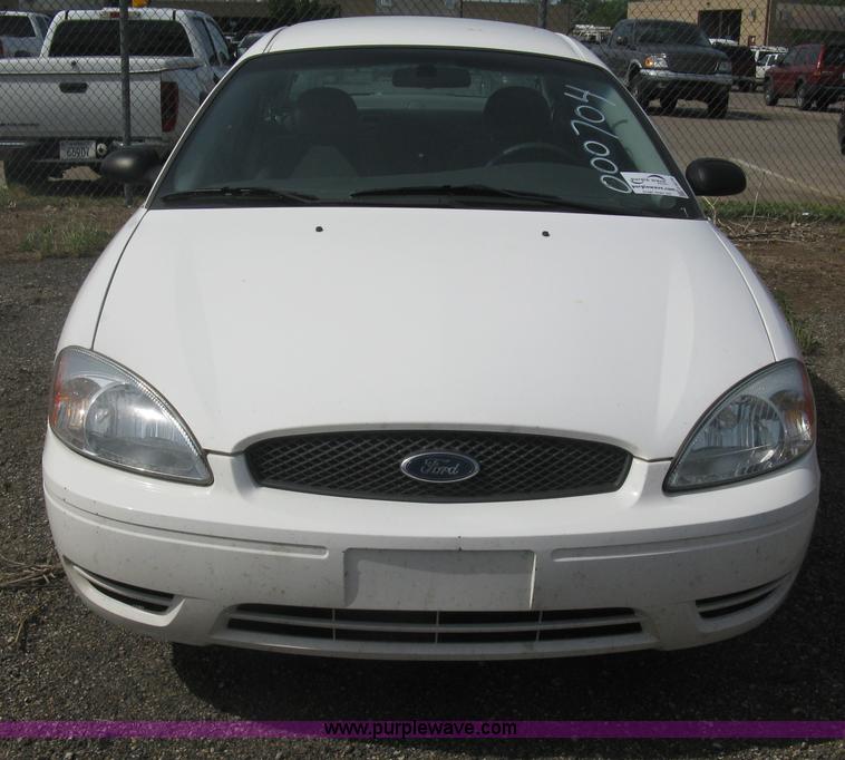 image for item G8270 2005 Ford Taurus SE