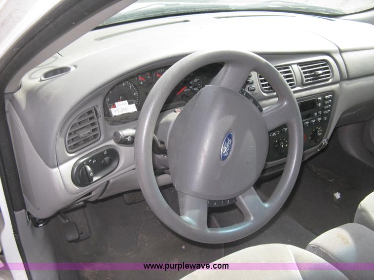 image for item G8270 2005 Ford Taurus SE
