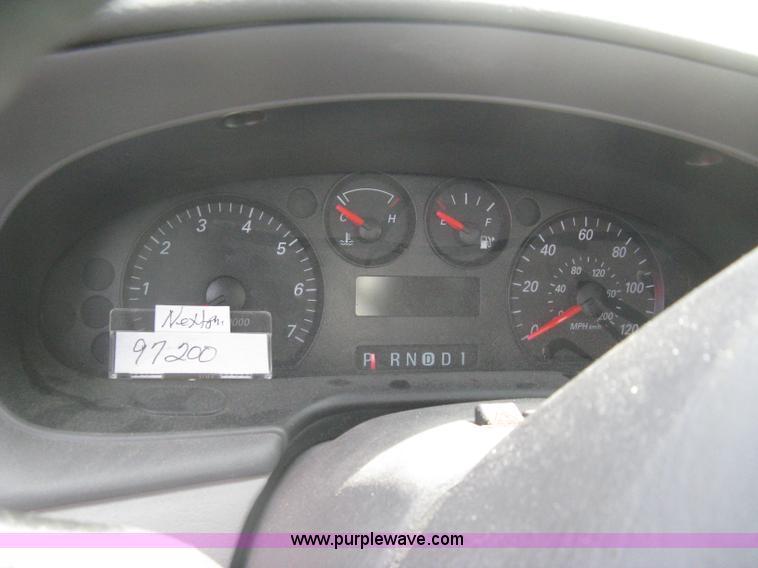 image for item G8270 2005 Ford Taurus SE