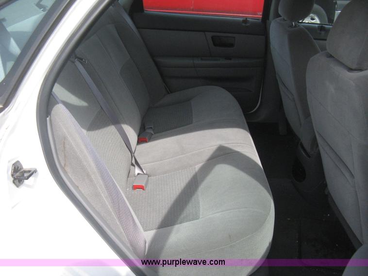 image for item G8270 2005 Ford Taurus SE