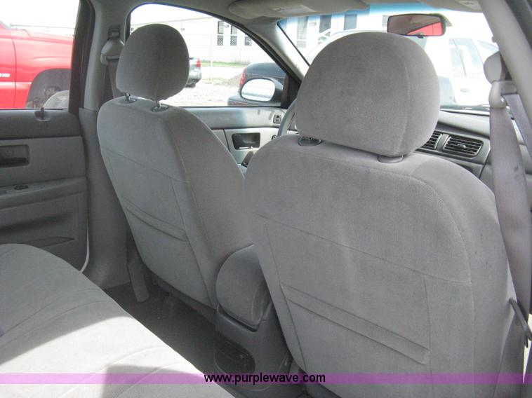 image for item G8270 2005 Ford Taurus SE