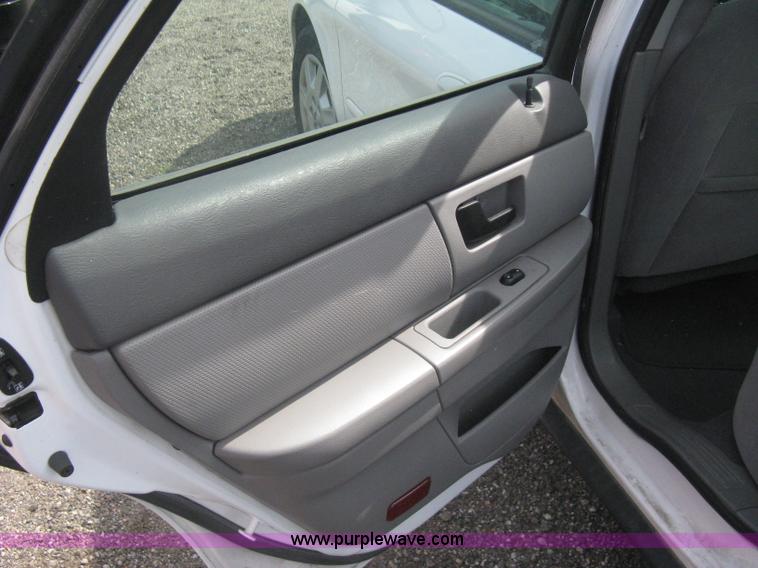 image for item G8270 2005 Ford Taurus SE
