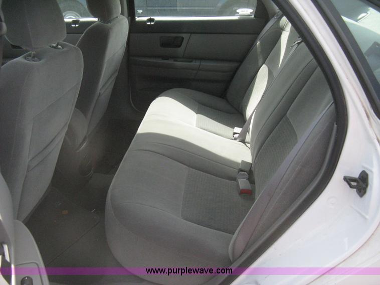 image for item G8270 2005 Ford Taurus SE