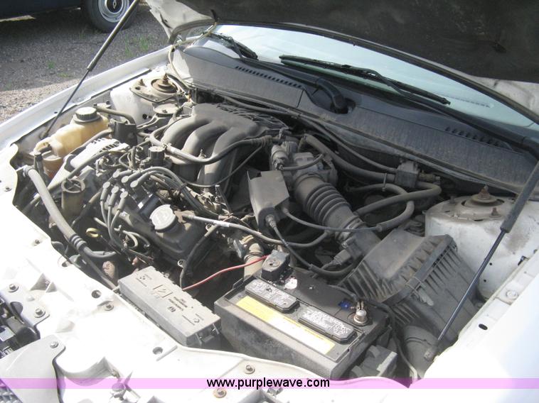 image for item G8270 2005 Ford Taurus SE