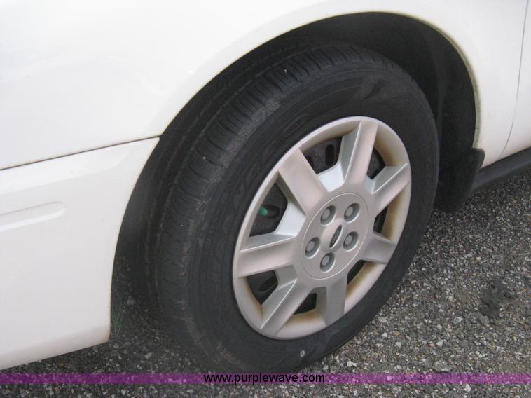 image for item G8270 2005 Ford Taurus SE
