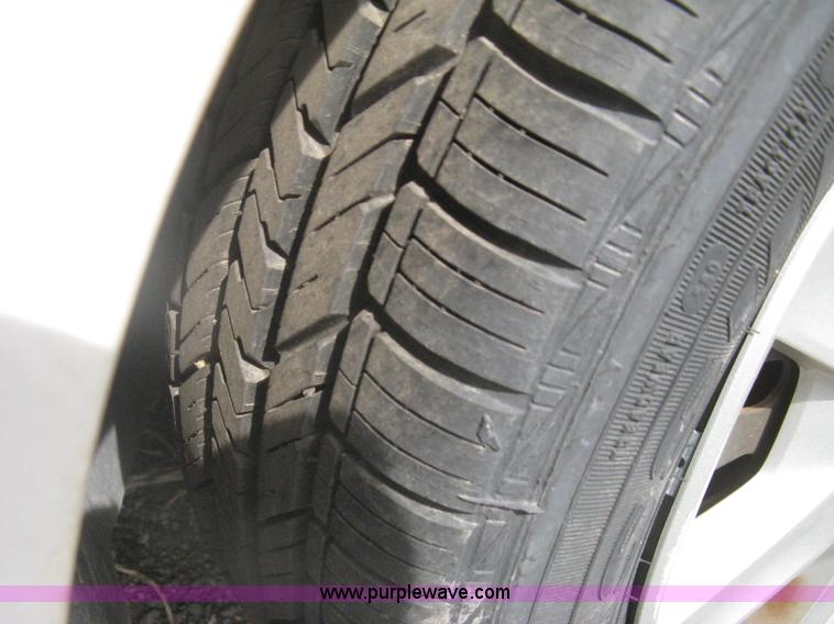 image for item G8270 2005 Ford Taurus SE