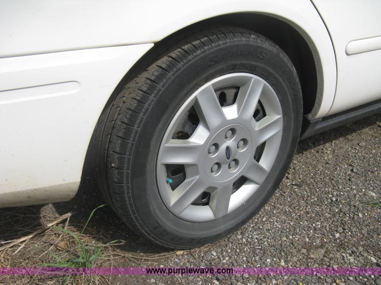 image for item G8270 2005 Ford Taurus SE