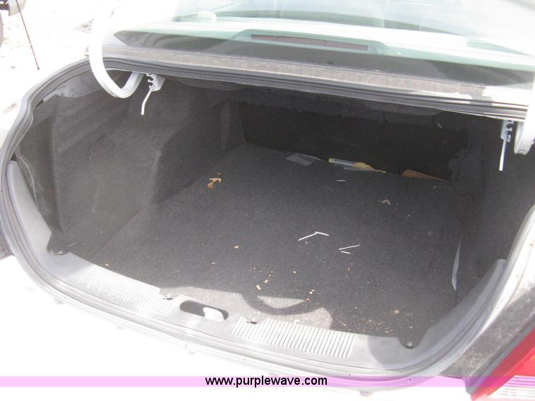 image for item G8270 2005 Ford Taurus SE