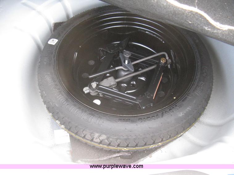 image for item G8270 2005 Ford Taurus SE