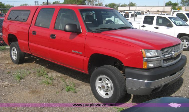 image for item G8272 2004 Chevrolet Silverado 2500HD Crew Cab pickup truck