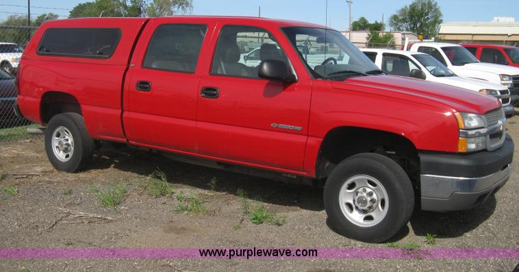 image for item G8272 2004 Chevrolet Silverado 2500HD Crew Cab pickup truck