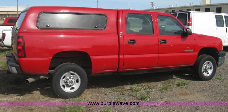 image for item G8272 2004 Chevrolet Silverado 2500HD Crew Cab pickup truck