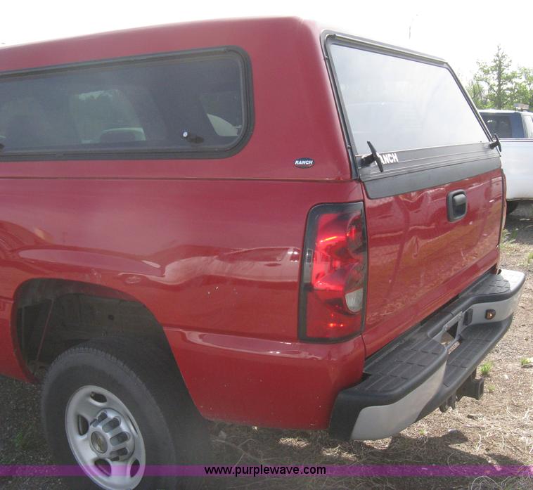 image for item G8272 2004 Chevrolet Silverado 2500HD Crew Cab pickup truck