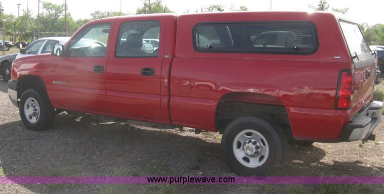 image for item G8272 2004 Chevrolet Silverado 2500HD Crew Cab pickup truck