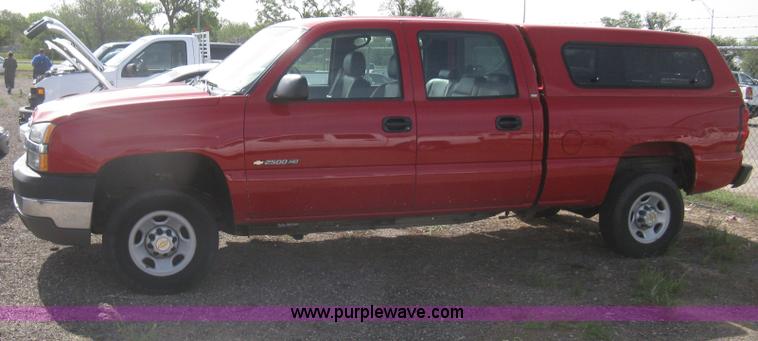 image for item G8272 2004 Chevrolet Silverado 2500HD Crew Cab pickup truck