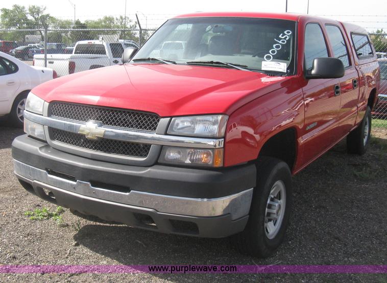 image for item G8272 2004 Chevrolet Silverado 2500HD Crew Cab pickup truck