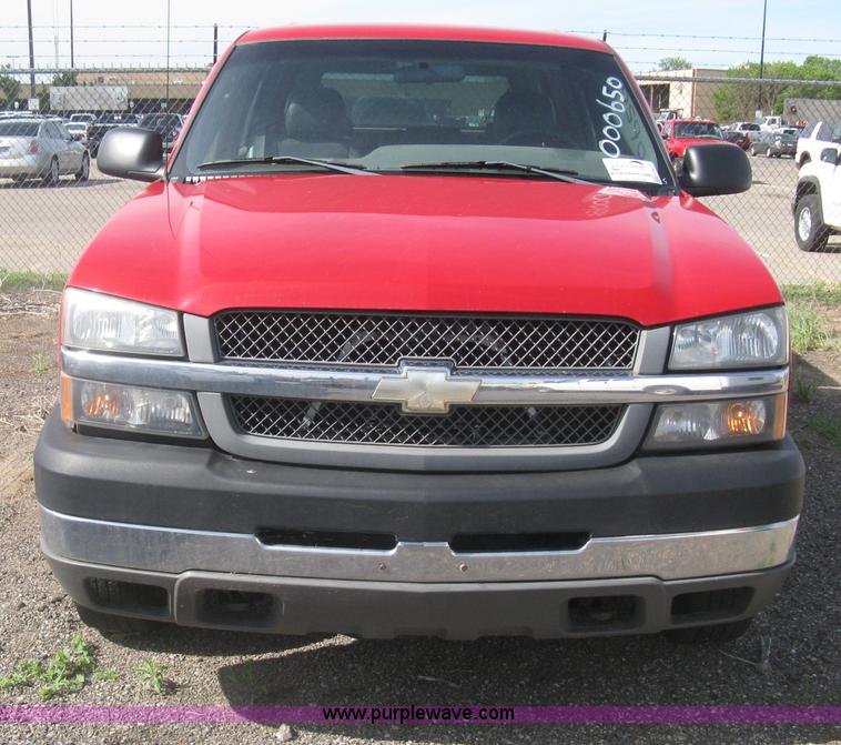 image for item G8272 2004 Chevrolet Silverado 2500HD Crew Cab pickup truck