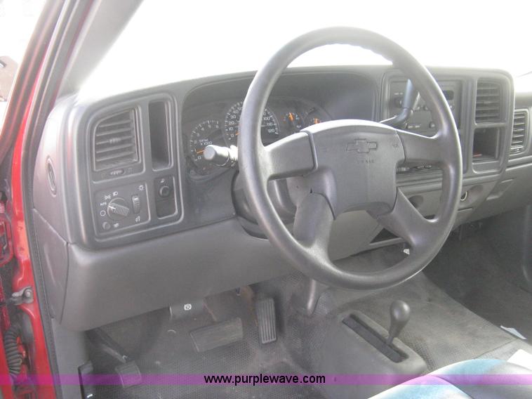 image for item G8272 2004 Chevrolet Silverado 2500HD Crew Cab pickup truck