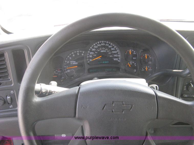 image for item G8272 2004 Chevrolet Silverado 2500HD Crew Cab pickup truck