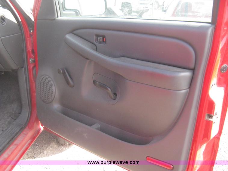 image for item G8272 2004 Chevrolet Silverado 2500HD Crew Cab pickup truck