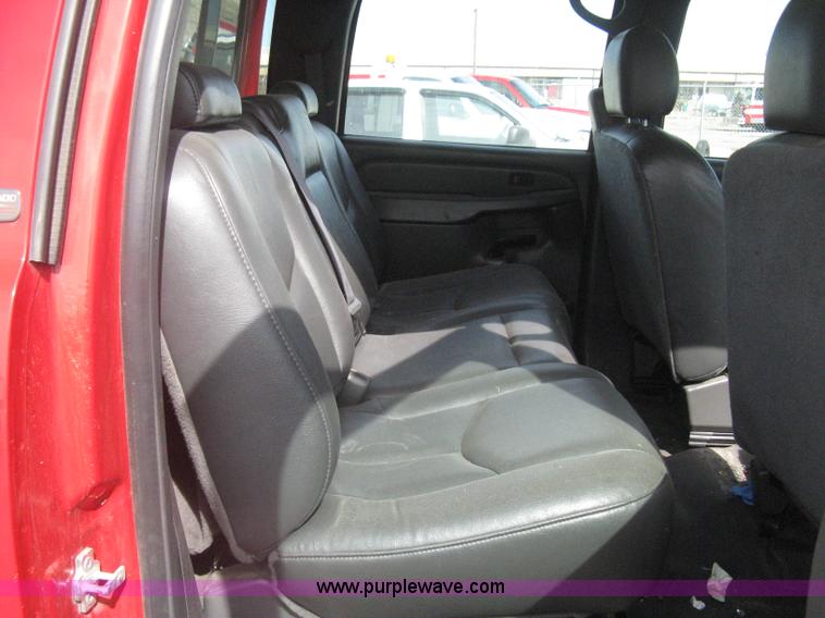 image for item G8272 2004 Chevrolet Silverado 2500HD Crew Cab pickup truck