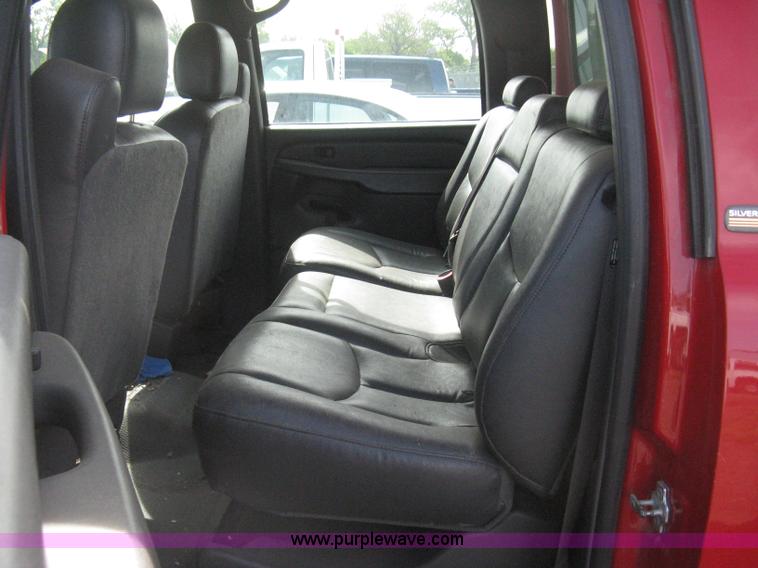 image for item G8272 2004 Chevrolet Silverado 2500HD Crew Cab pickup truck