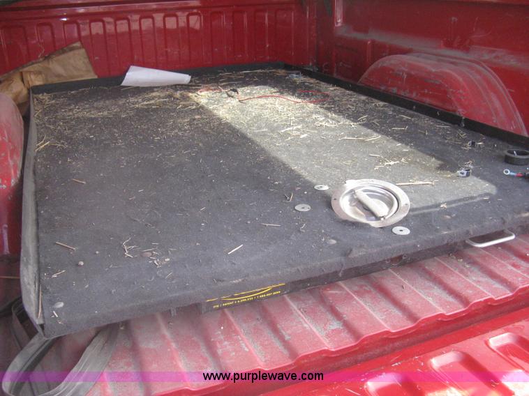 image for item G8272 2004 Chevrolet Silverado 2500HD Crew Cab pickup truck