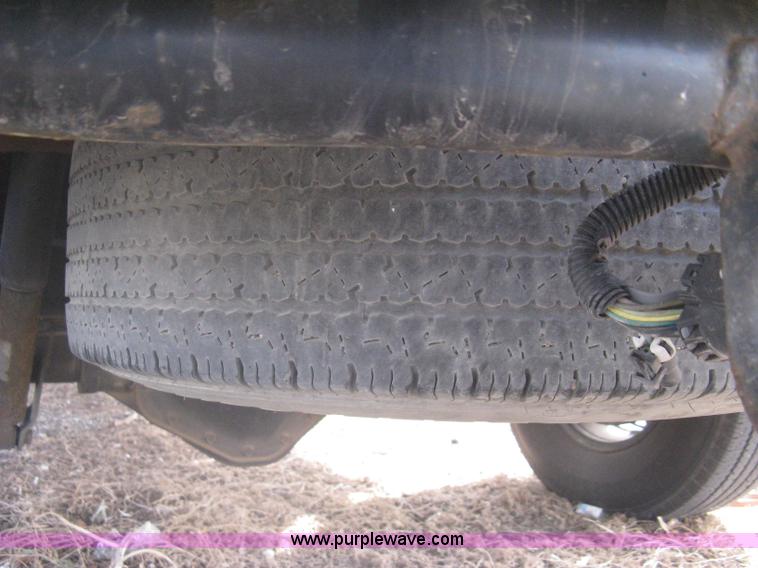 image for item G8272 2004 Chevrolet Silverado 2500HD Crew Cab pickup truck