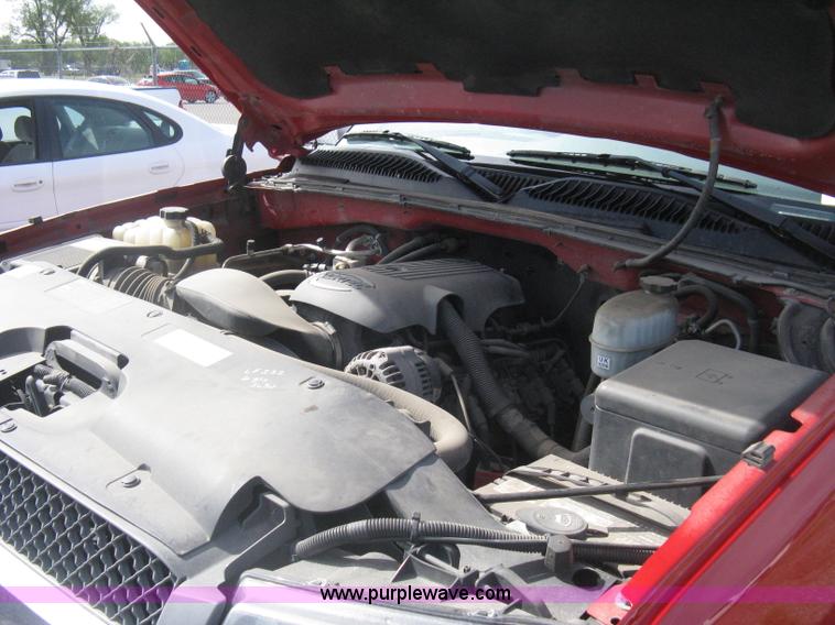 image for item G8272 2004 Chevrolet Silverado 2500HD Crew Cab pickup truck