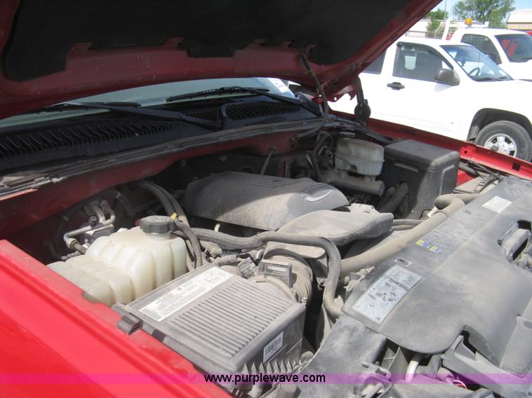 image for item G8272 2004 Chevrolet Silverado 2500HD Crew Cab pickup truck