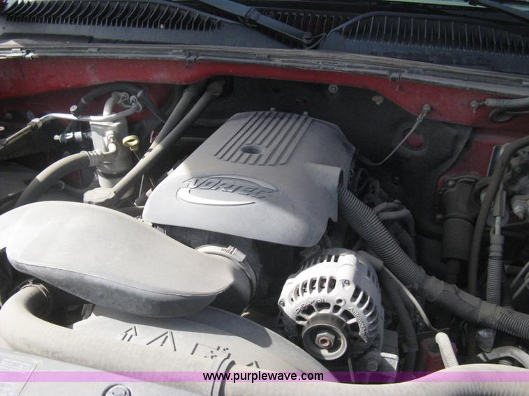 image for item G8272 2004 Chevrolet Silverado 2500HD Crew Cab pickup truck