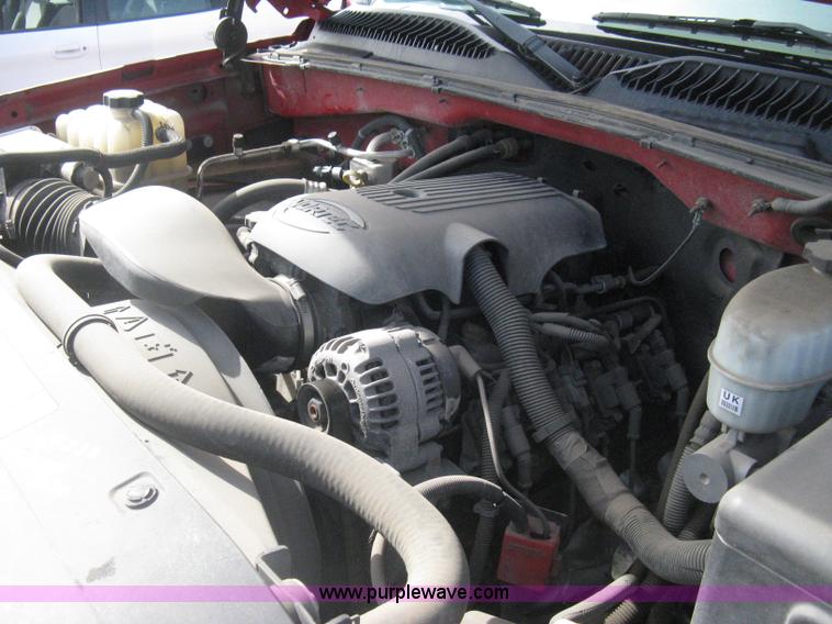 image for item G8272 2004 Chevrolet Silverado 2500HD Crew Cab pickup truck