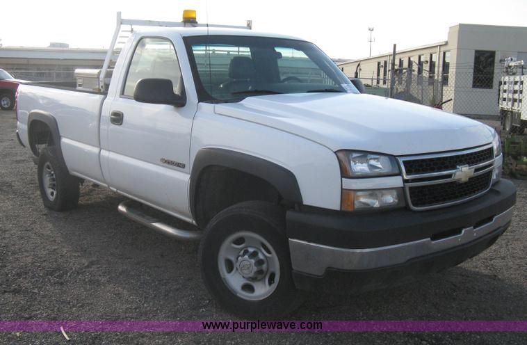 image for item G8275 2006 Chevrolet Silverado 2500HD pickup truck