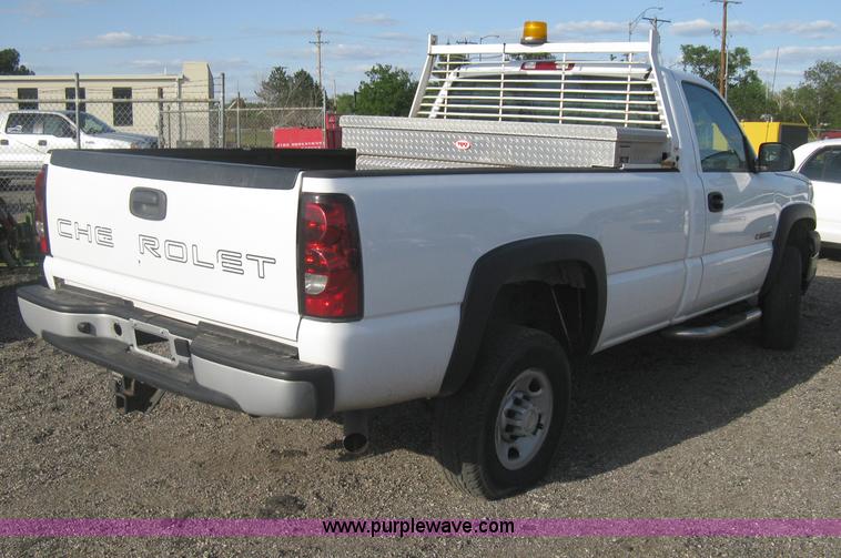 image for item G8275 2006 Chevrolet Silverado 2500HD pickup truck