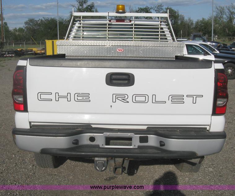 image for item G8275 2006 Chevrolet Silverado 2500HD pickup truck