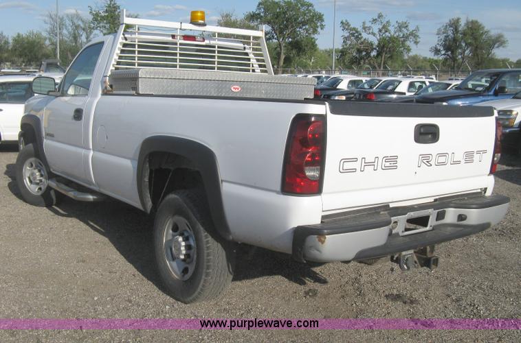 image for item G8275 2006 Chevrolet Silverado 2500HD pickup truck