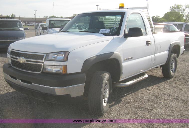 image for item G8275 2006 Chevrolet Silverado 2500HD pickup truck