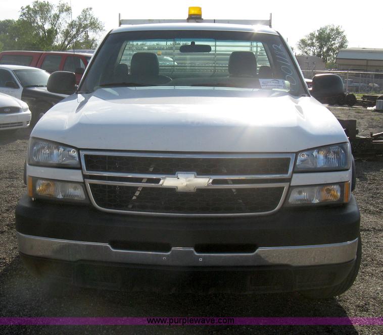 image for item G8275 2006 Chevrolet Silverado 2500HD pickup truck