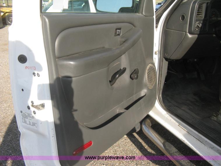 image for item G8275 2006 Chevrolet Silverado 2500HD pickup truck