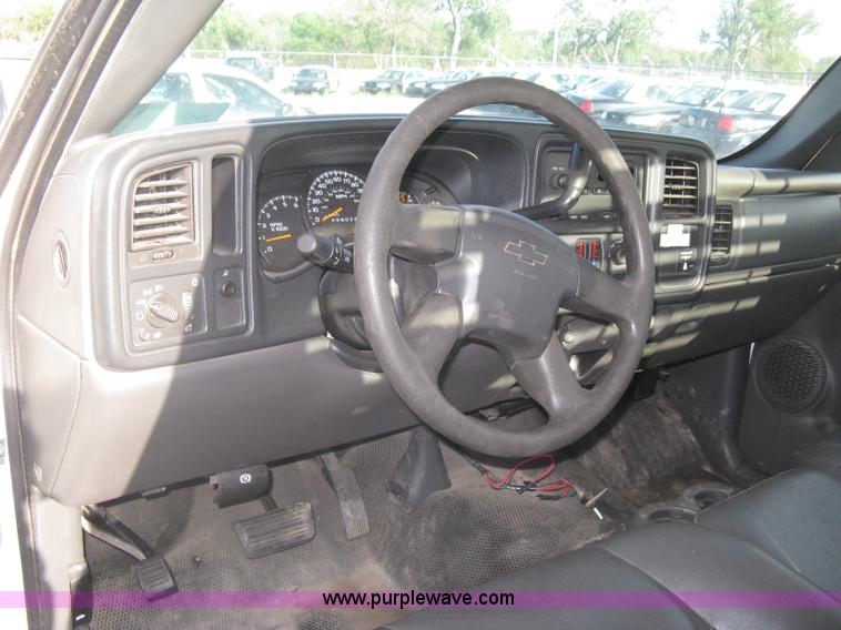 image for item G8275 2006 Chevrolet Silverado 2500HD pickup truck