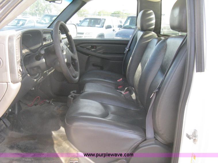 image for item G8275 2006 Chevrolet Silverado 2500HD pickup truck